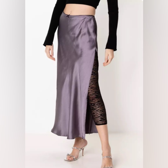 Zara Decorative Bow Detailed Midi Skirt With Satin Finish Size Small